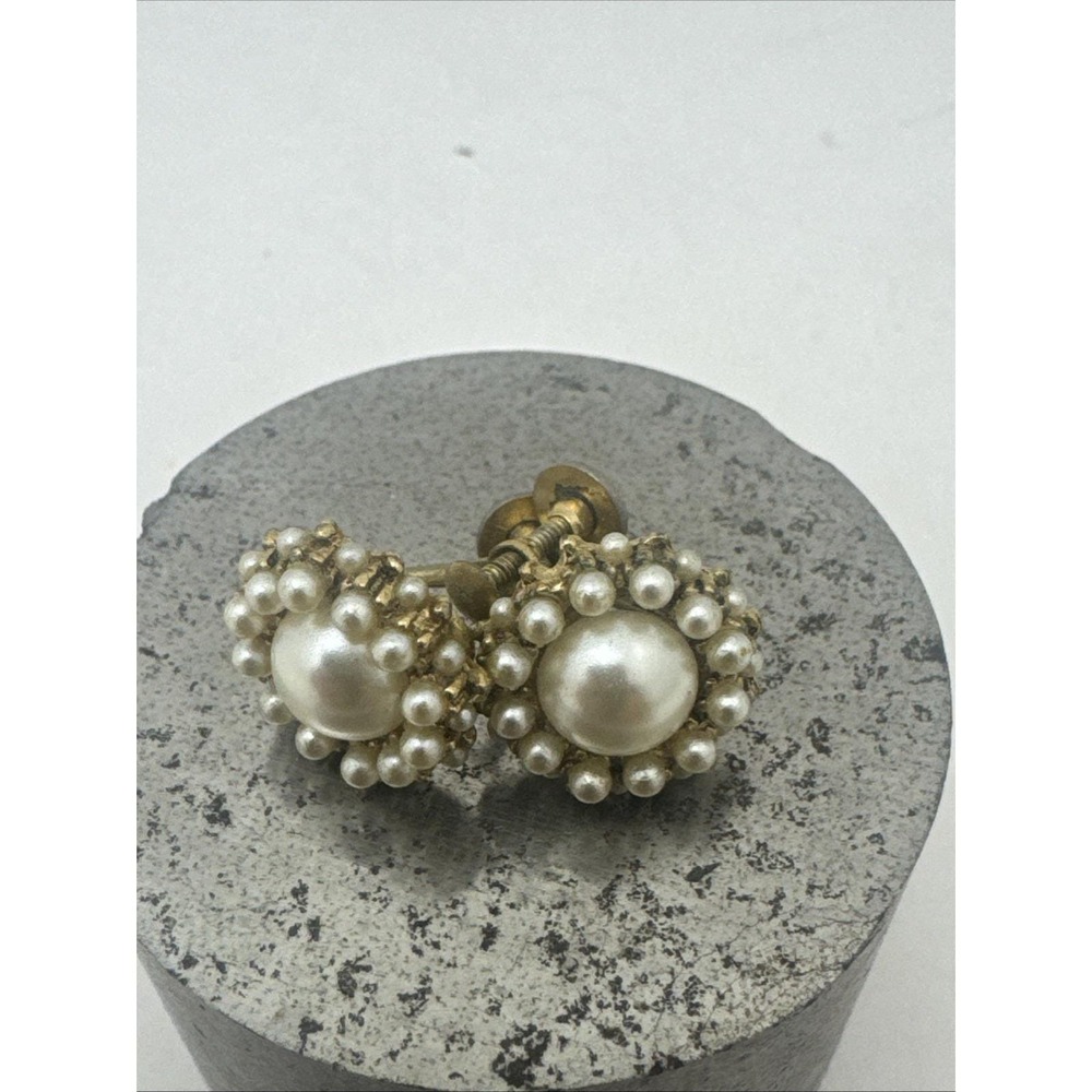 Vintage Imitation Pearl on Gold Tone Screw Back Earrings